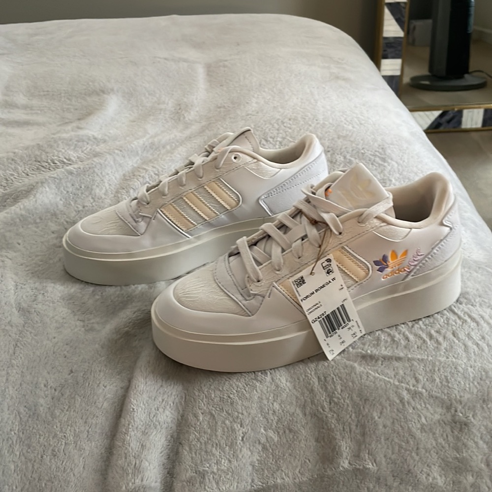 Adidas - Picture 3 of 4